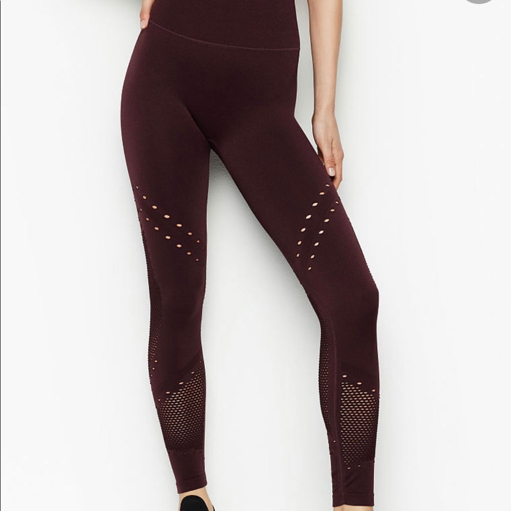 Victoria’s Secret Crochet Seamless 7/8 Tight+Bra